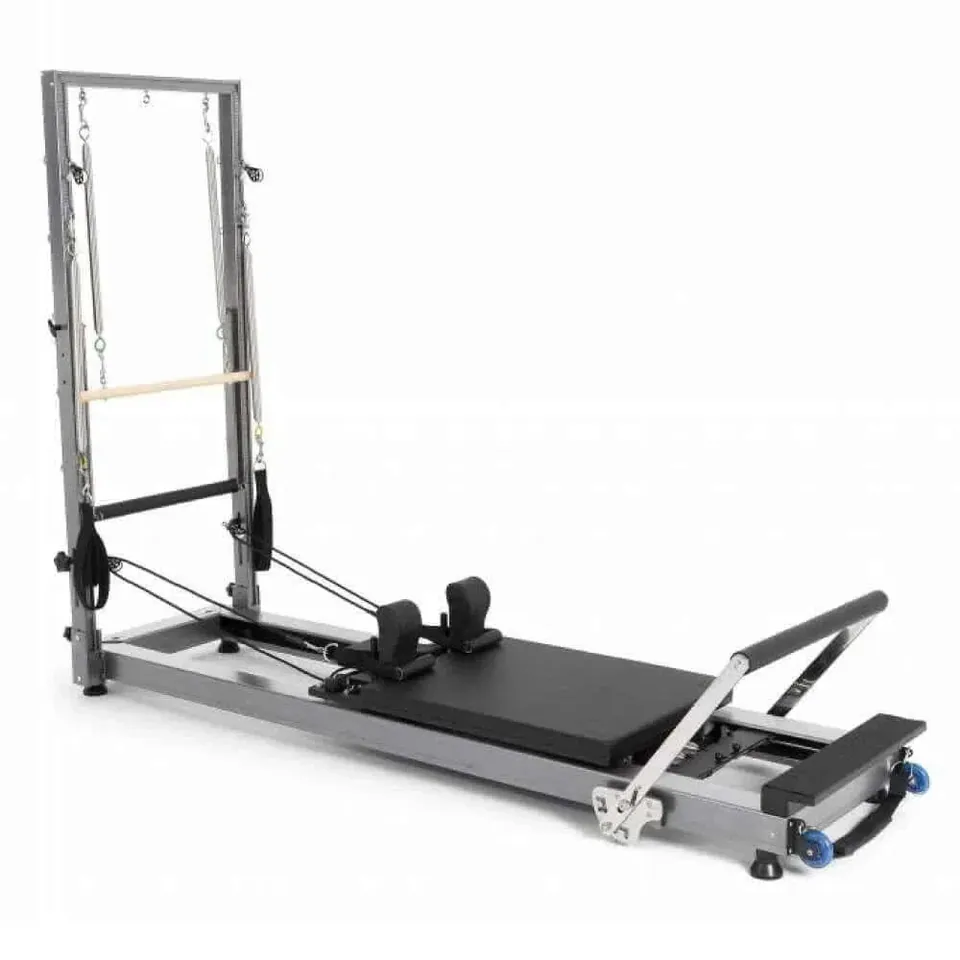 Reformer Pilates en aluminium avec tour Bise : reformers, aluminium et acier, pour illustrer « Hauteur sous plafond »
